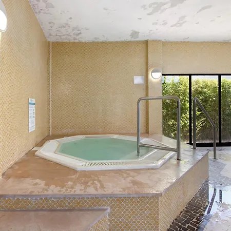 Casa Diouma * 卡巴纳斯·德·塔维拉